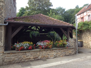 le lavoir fleuri
